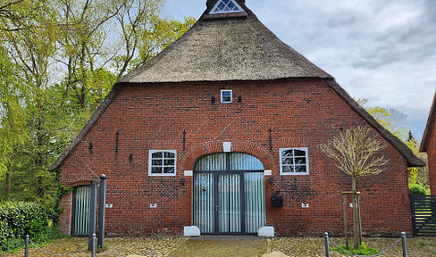Thatched farmhouse near the Weser