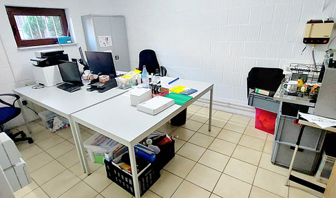 Hallen: Lager, Produktion + Büro u. Freiflächen-perfekte Anbindung u. Gelände