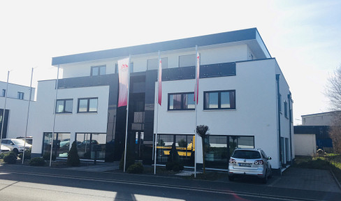 3 room apartment with high-quality EBK + top transport connections