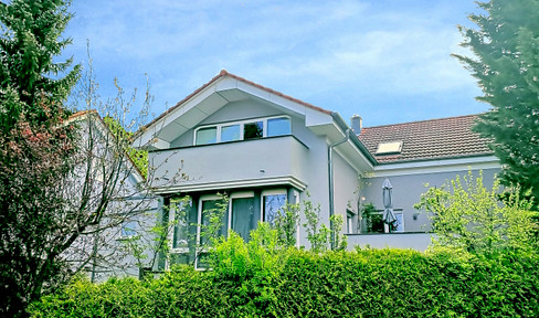 Private sale: Light-flooded architect's house with granny apartment in top location