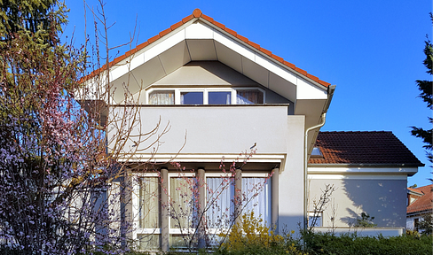 Panoramic views & ample space: approximately 285m² architect-designed house (energy efficiency class B), separate apartment, and office/studio space.