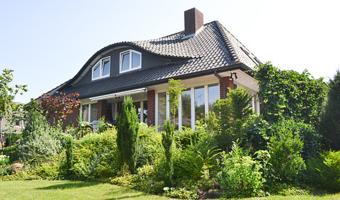 Dream home with large garden in Neugraben-Fischbek