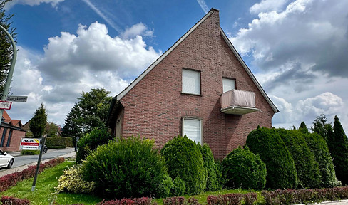 Detached or semi-detached house, modernized - top location - detached (private sale)