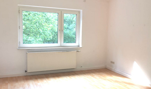 Close to the university, 2 rooms, eat-in kitchen, fitted kitchen, walk-in closet, garden use, distant view......