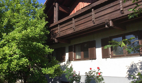 Close to the Ammersee: Large detached house can be divided into 3 units