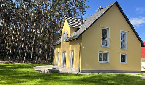 Borkwalde - Wunderschönes neues KFW-55-Traumhaus mit großem Garten