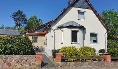 Von Grund auf kernsaniertes Einfamilienhaus mit Wintergarten und herrlich angelegtem Garten