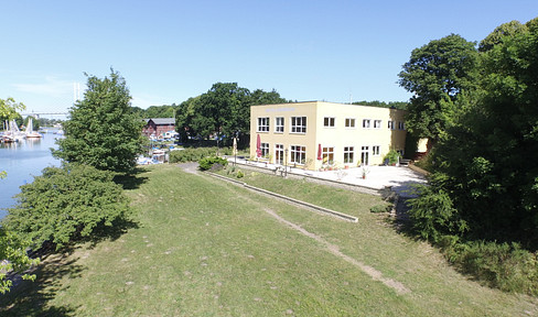 Sehr großes Wassergrundstück am Strelasund mit Hotel und Bauland