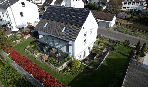 Eleganz und Energieeffizienz: Exklusives Familienhaus mit smarten Features