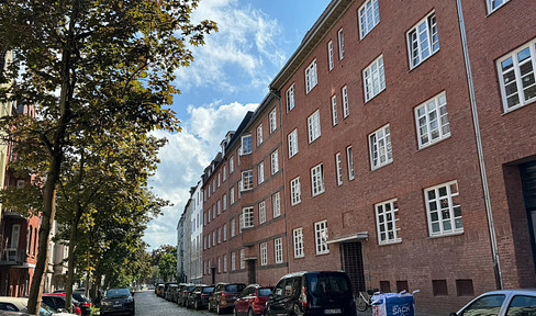 Bright, solid, renovated old apartment near Blücherplatz