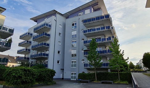 Helle 2 Zimmer Wohnung mit großem Sonnenbalkon und Tiefgarage