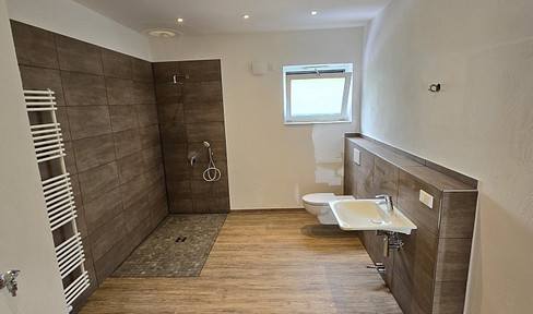 Schöne 2,5 Zimmer Wohnung mit Terrasse & Garten / Rollstuhlgerecht