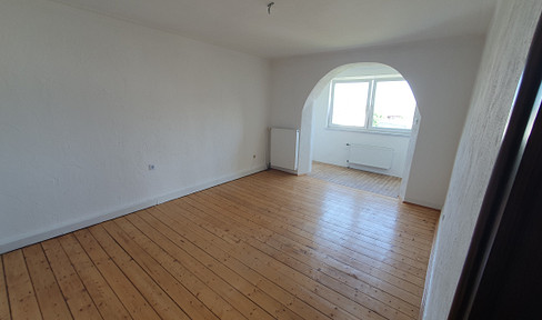 Modernisierte Altbauwohnung mit Holzfußboden