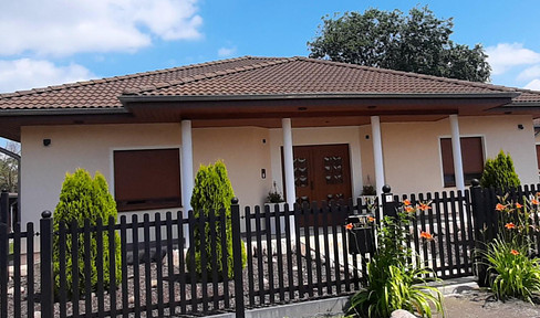 freistehender Bungalow/Einfamilienhaus mit Garagenanbau & Werkstatt