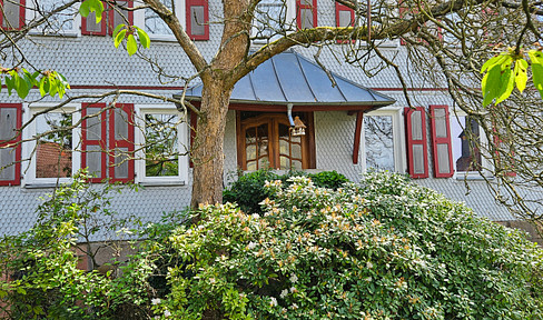 Charming spacious half-timbered house, a romantic garden and a witch's house, commission-free