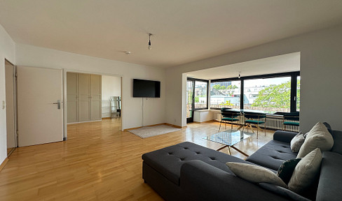 Light-flooded 4 room apartment, 3 balconies, EBK, skyline view in the middle of Westend