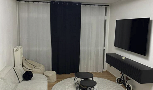 Schöne, modernisierte 2-Zimmer-Wohnung mit zwei Wintergärten – voll möbliert