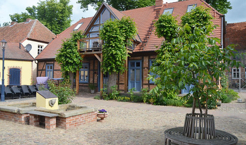 Investment property project between Hamburg and Berlin: seminar and vacation home with wellness oasis