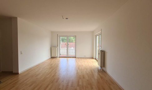 2-3 room ground floor apartment with balcony and fitted kitchen