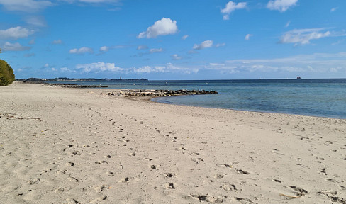 Ostseedomizil mit Einliegerwohnung, Schwimmbad und Garage