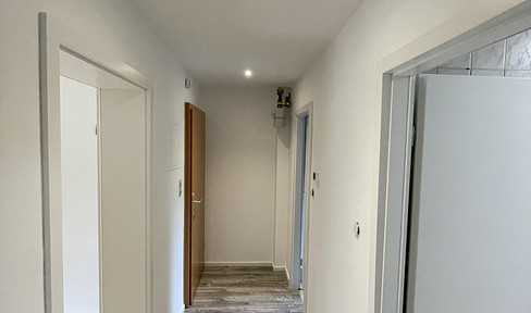 Modern living in a green environment, fitted kitchen, parquet flooring.
