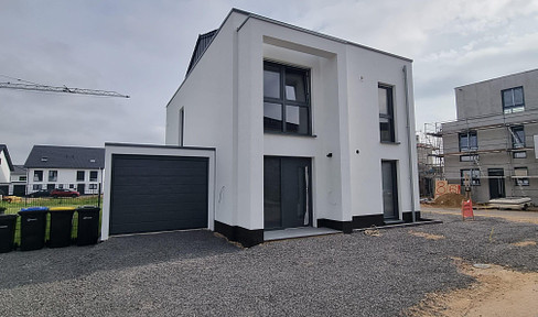 New build detached house KFW 55 with garage