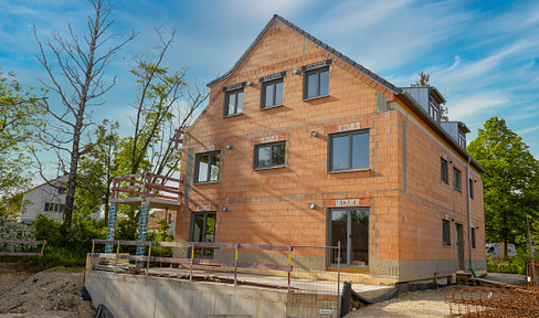 First-class basement apartment in new building with garden area