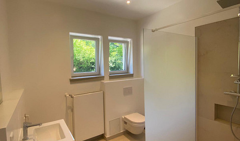Completely renovated apartment in a historic building, located at the foot of Hünerberg hill.