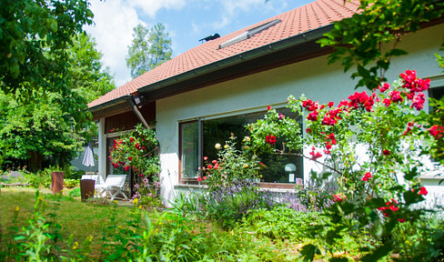 Detached family home with garden in prime location near the edge of the forest