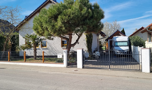 Einfamilienhaus mit großem Garten mit weiterer Bebauungsmöglichkeit