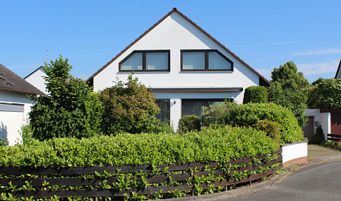 Schönes Einfamilienhaus in guter und ruhiger Lage in Oberasbach (DG alt. als 2-ZKB-Wohnung nutzbar)