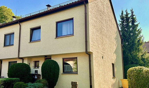 Well-kept corner terraced house with a beautiful garden in a quiet location (close to the S-Bahn)