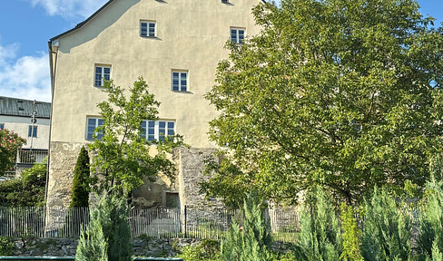 Spacious, bright 4-room apartment in an old building at Fürstenstein Castle in the heart of the Bavarian Forest