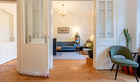 PRIVATE SALE of a charming 3-room apartment with balcony