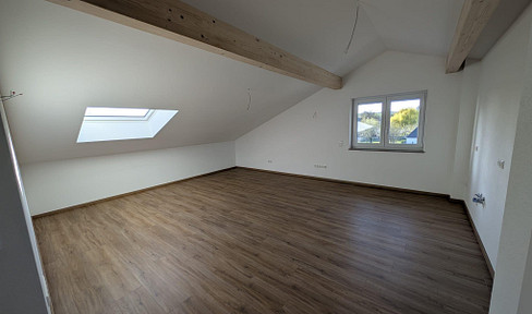 "gekühlte"Neubauwohnung DG 2 Zimmer im Niedrigenergiehaus