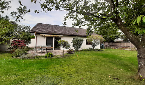 Commission-free, BUNGALOW in a quiet location, friendly and well-kept 4-room house in Langen