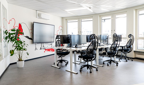 Spacious open space office for 10-14 workstations, meeting room