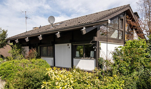 Spacious single-family home with panoramic views and a separate apartment.