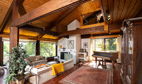 Perfect for the whole family: A stylish architect-designed house with a charming view.