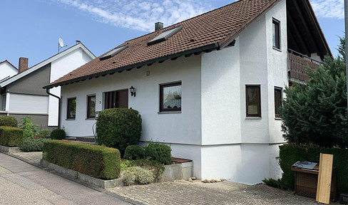 Detached house with ground floor apartment