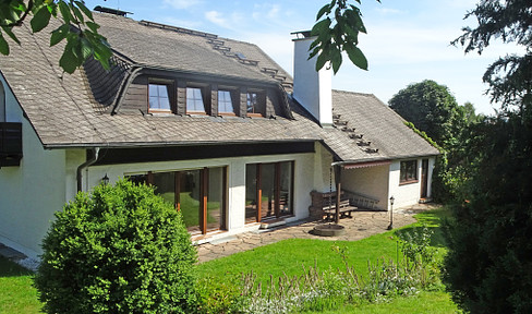 Country house with upscale furnishings in a prime residential location in Selbitz, Upper Franconia (near Hof / Saale)