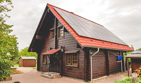 Modernes Holz-Blockbohlenhaus mit großem Grundstück (ehem. Gärtnerei)