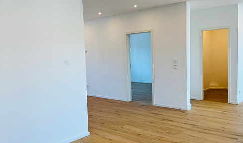 First occupancy after refurbishment - Spacious apartment with 2 balconies