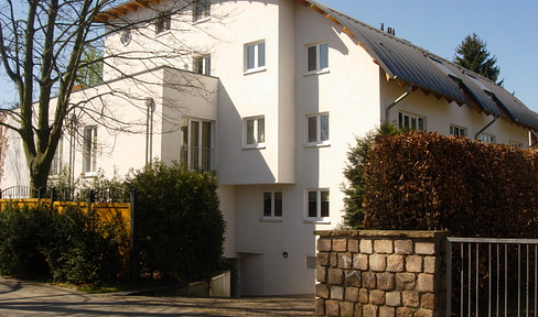 Gemütliche Wohnung in zentraler Lage mit großer Dachterrasse, Balkon und Tiefgaragenstellplatz