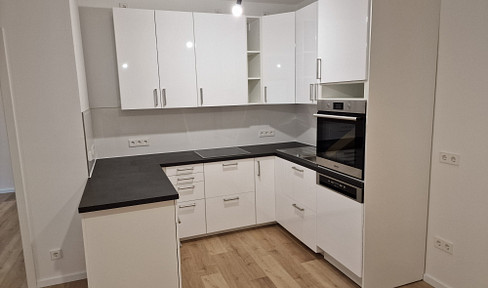 Refurbished apartment with fitted kitchen: spacious 4-room apartment in Göppingen
