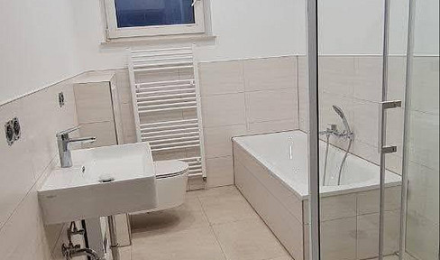 Helle, sanierte 4-ZKBWC mit Balkon, neuer Küche & Stellplatz – 83 m², Paderborn-Sennelager