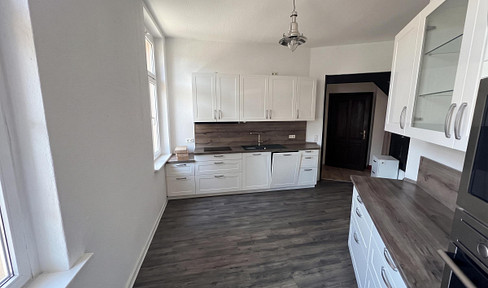 Sanierte, großzügige 3,5-Zimmer Altbauwohnung mit Balkon in zentraler, ruhiger Lage