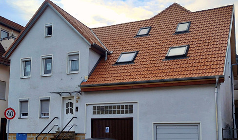 Attraktive Wohnung im Landhausstil in einem liebenswerten 3-Familienhaus, Veranda, Gartenanteile