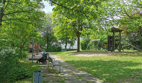 Sunny terrace apartment with a small park on the doorstep