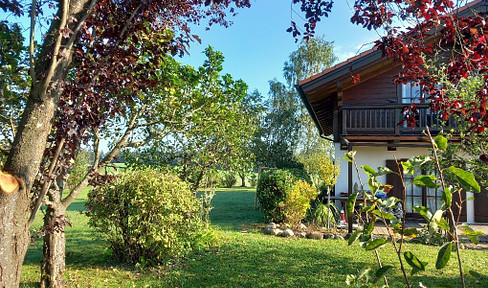 Country house in a quiet location near the lake